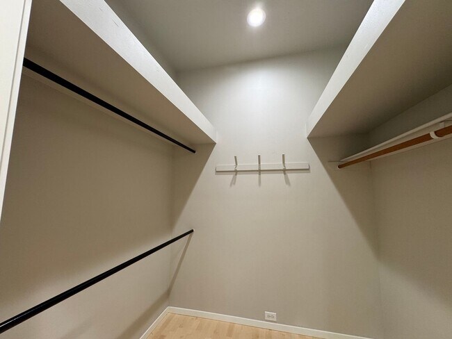 Building Photo - Breathtaking views of Chuckanut Bay!!