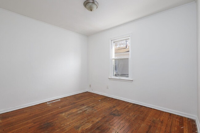 Building Photo - 621 E Meyers Ave