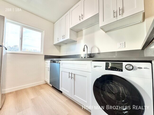 Building Photo - 3211 Primera Ave
