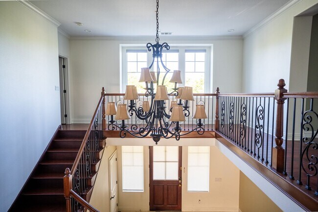 Building Photo - Exceptional estate Located In the highly desirable College Park Community.