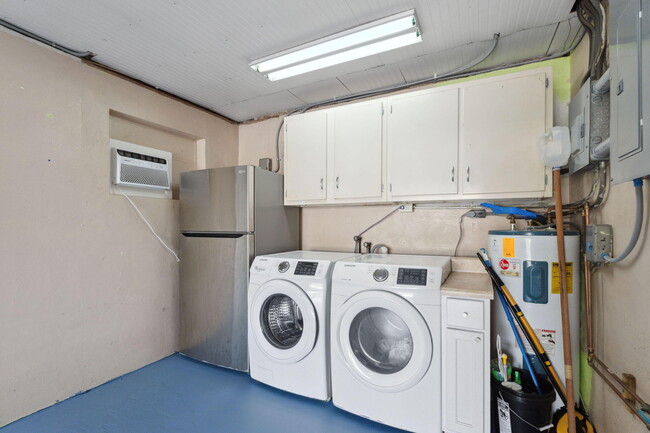 Building Photo - 2691 NE 18th St