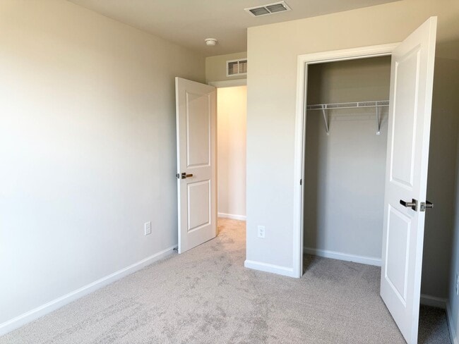 Building Photo - Modern 3-Bedroom Townhouse with Garage & P...