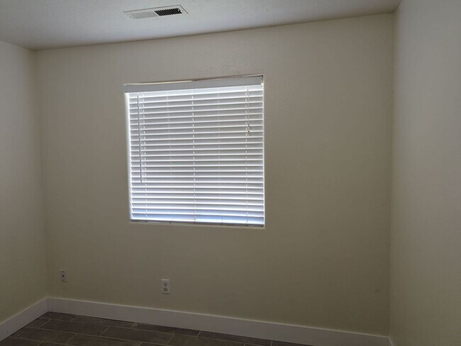 Building Photo - Centrally Located 3 Bedroom Condo. Small D...