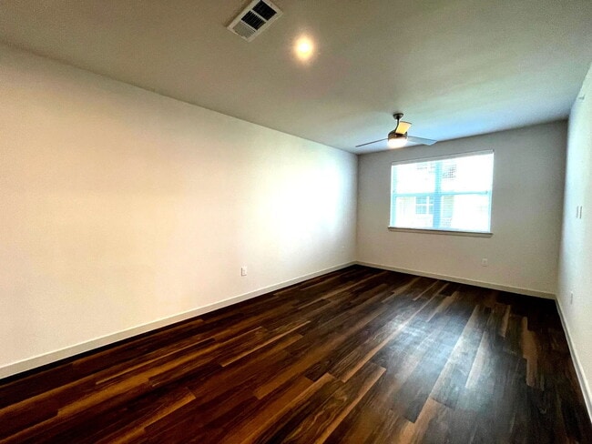 Building Photo - 15117 Fishtrap Bike Path