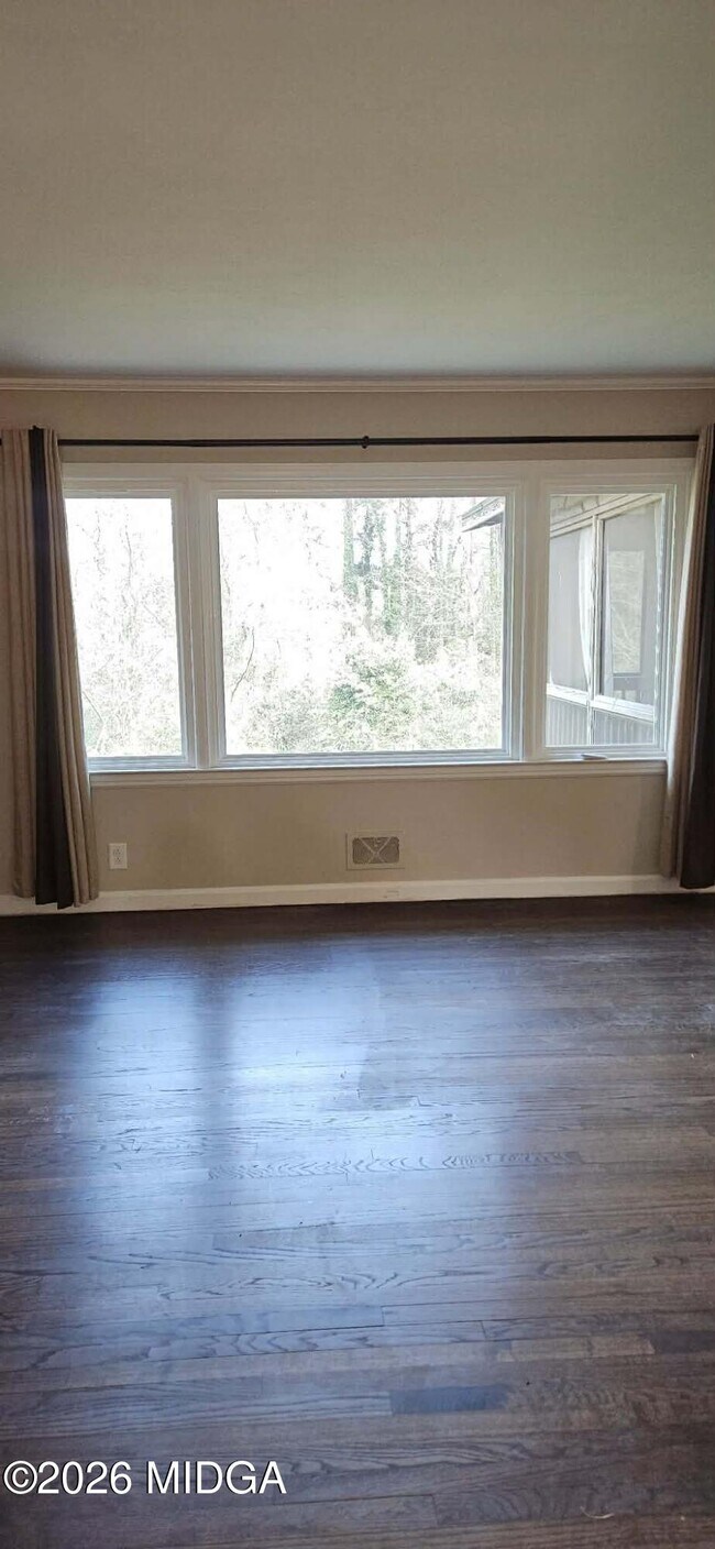 Building Photo - 912 Dogwood Cir