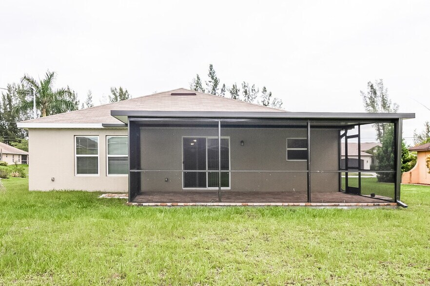 Building Photo - 626 SW 22nd Terrace