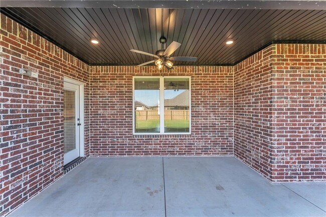 Building Photo - 2401 Abbott Ln