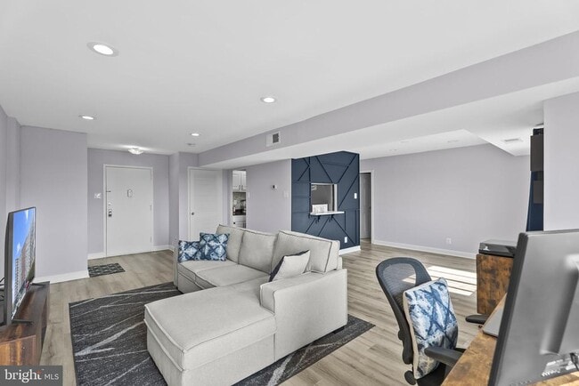 Building Photo - 5340 Holmes Run Pkwy