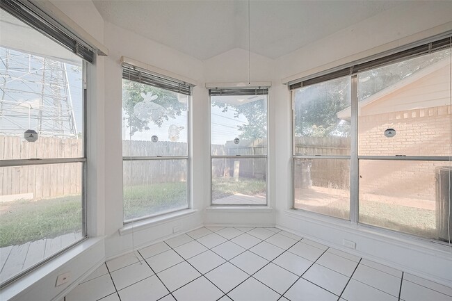 Building Photo - 2107 Creekshire Dr