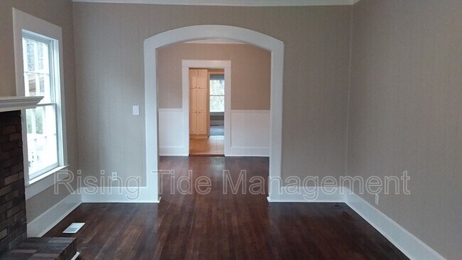 Building Photo - 104 Walker Ave