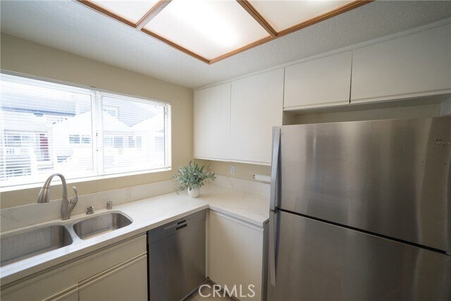 Building Photo - 5 Elmbrook
