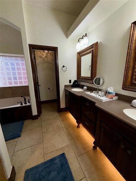 Building Photo - 16616 Moorgate Ln