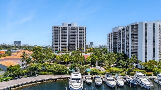 Building Photo - 3598 Yacht Club Dr