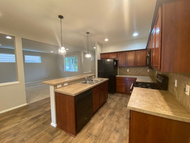 Building Photo - Coming Soon! Beautiful 4BD/2.5BA in West O...