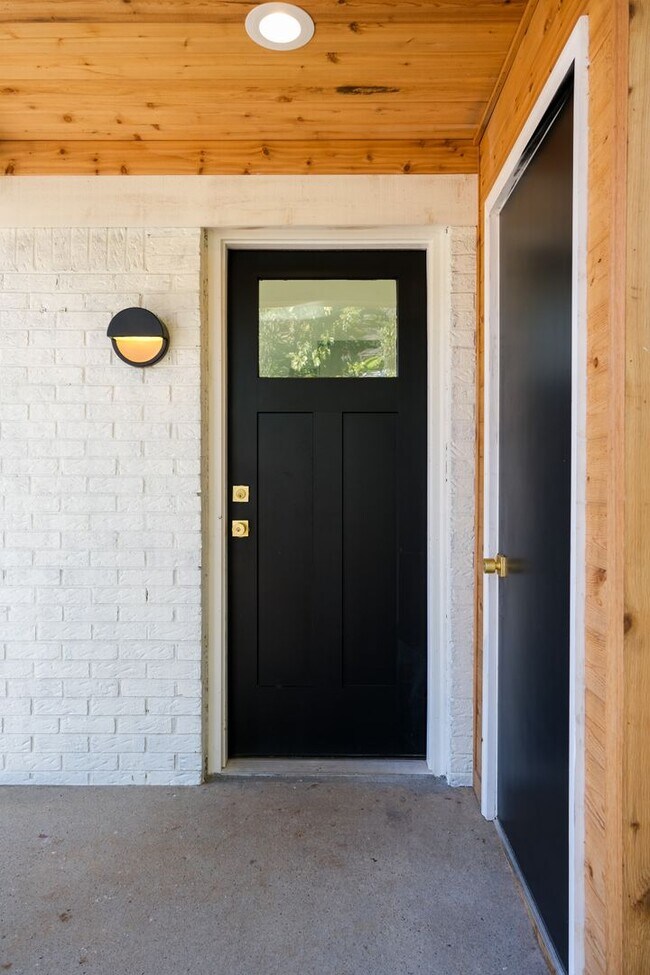 Building Photo - Custom Design Home in Greenville w/ Lawn C...