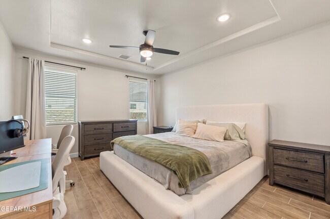 Building Photo - 828 Paseo Solar Dr