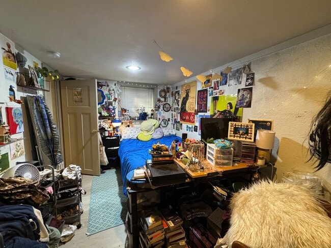 Building Photo - 7 Bed 2.5 Bath House - Near WWU