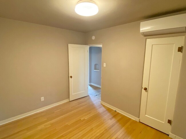 Building Photo - Beautiful Nob Hill Home with gourmet kitch...