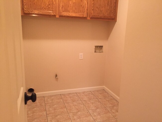 Building Photo - Beautiful 3 Bed 2 Bath in Riverlakes Community - Northwest Bakersfield- $2,350 Rent