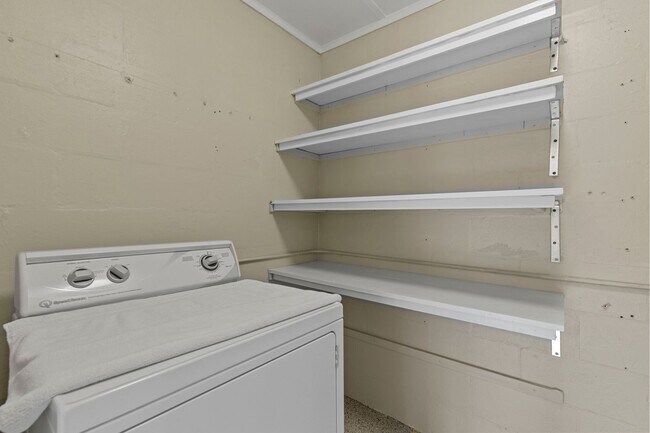 Building Photo - Beautifully Renovated 3 Bedroom 1 Bath Home on Large Corner Lot