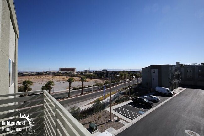 Building Photo - Modern 4Bdm 4.5 Ba Townhome in Desirable Las Vegas Community