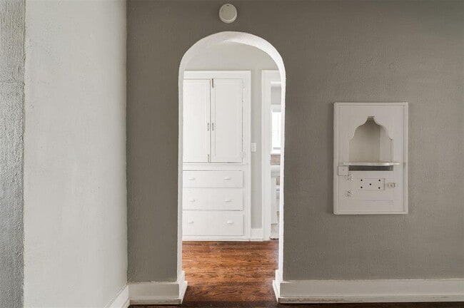 Building Photo - 2555 NW 20th St