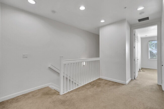 Building Photo - 770 Millbrae Ct