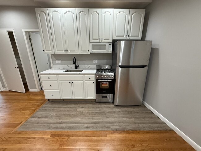 Building Photo - 83 Haven St