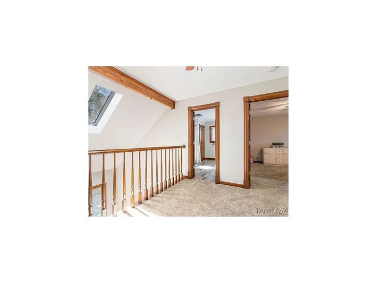 Upstairs Landing - 17756 Brucker St