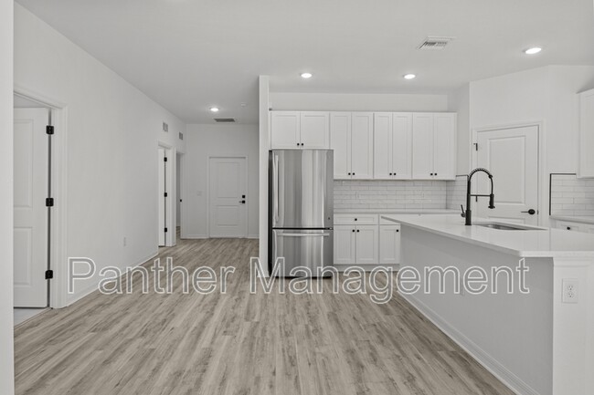Building Photo - 4617-4619 30th St SW - 4619