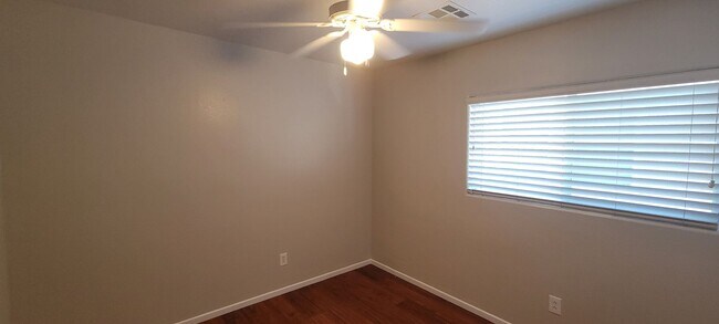 Building Photo - Executive Living Don't Miss Out 4 bdrm