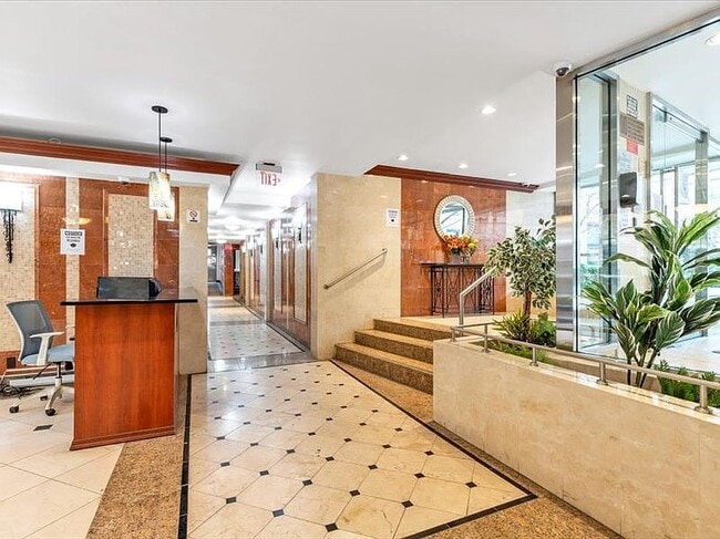 Building Photo - 2 West End Ave