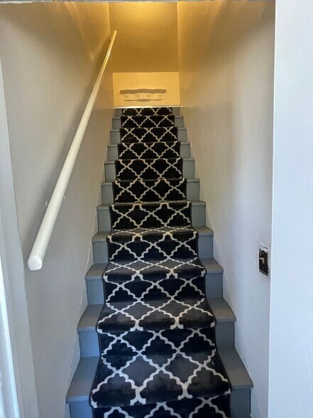 Building Photo - 31 Francis Ave