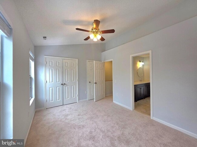 Building Photo - 6539 Old Carriage Ln