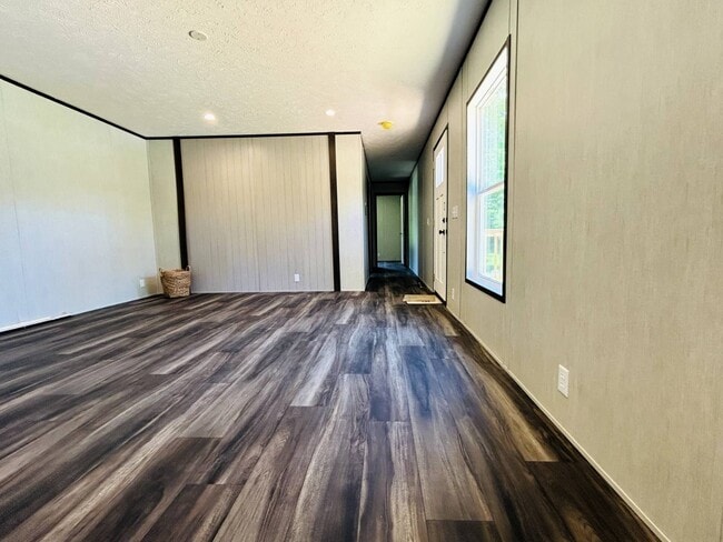 Building Photo - 162 Autumn Ln