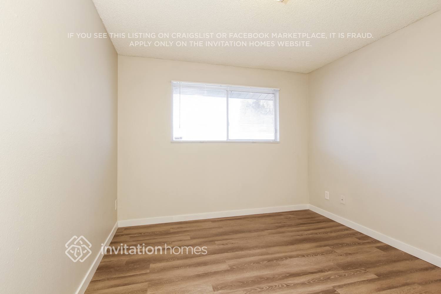 Building Photo - 4614 W Sunnyside Ave