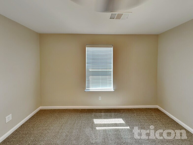 Building Photo - 132 Houston Pl