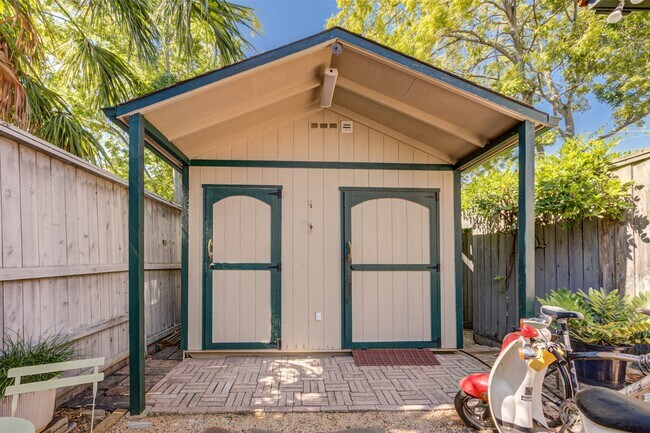 Building Photo - 1001 Bomar St