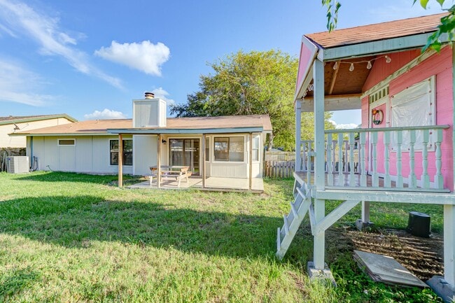 Building Photo - One Story Rental Home located near FM 78 and Walzem available for asap move in!