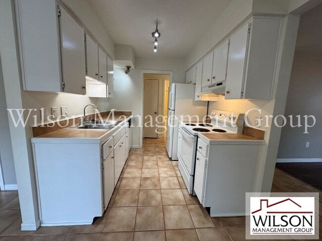 Building Photo - 623 Rugby St