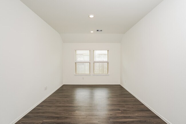 Building Photo - 326 Pickwick Gdns Ln