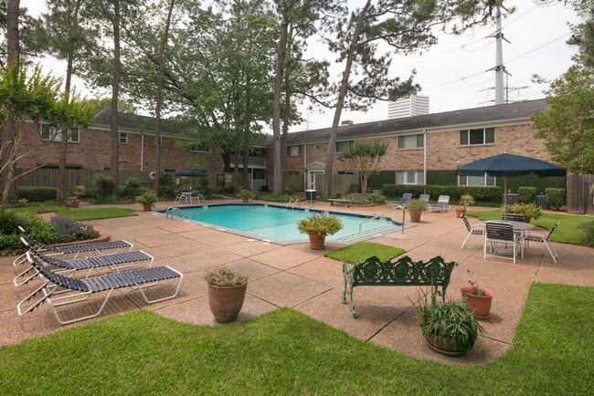 Building Photo - Condo Available for Rent!