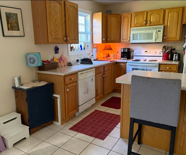 Building Photo - 465 Oaktree Blvd