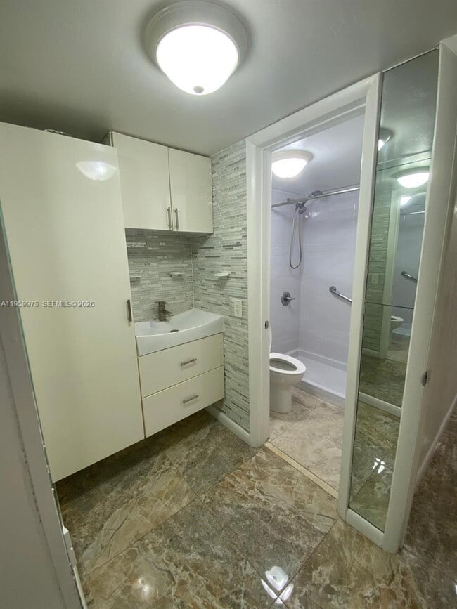 Building Photo - 820 NW 87th Ave