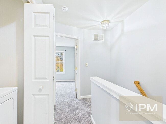Building Photo - 1/2 First Months Rent!! Bright 2 Bed, 1.5 Bath Townhome in New Cumberland!