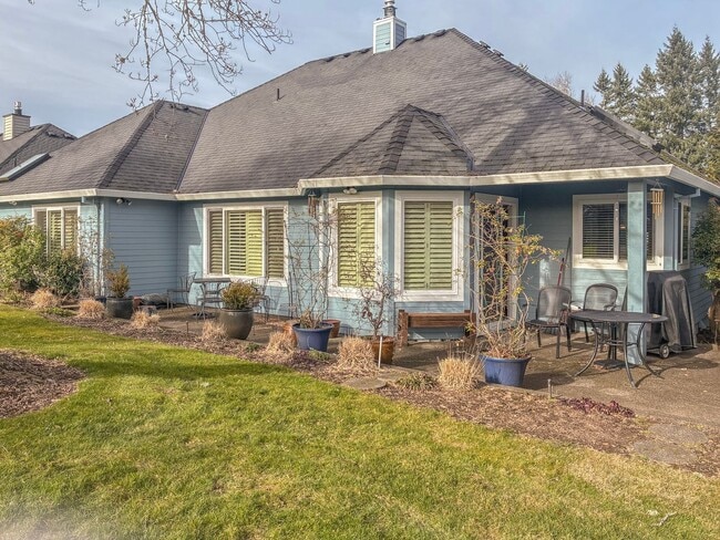 Building Photo - Arranmore 2 Bedroom with Den Available Now !