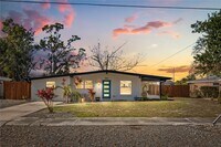 Building Photo - 5611 S Sheridan Rd