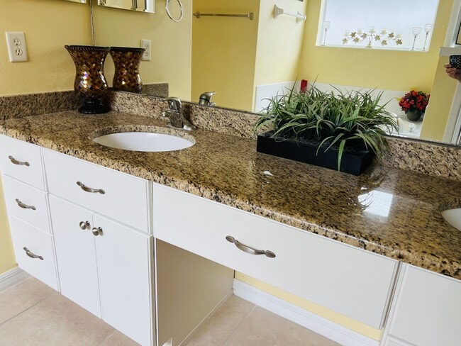 Building Photo - 5446 Sea Leopard St