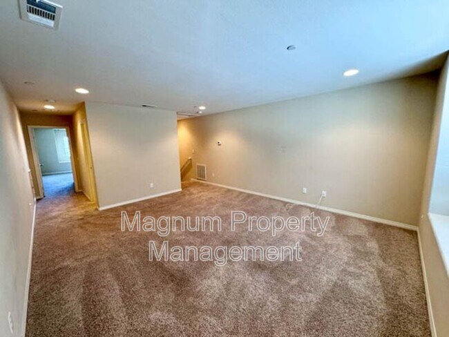 Building Photo - 34726 Yellow Root Ct