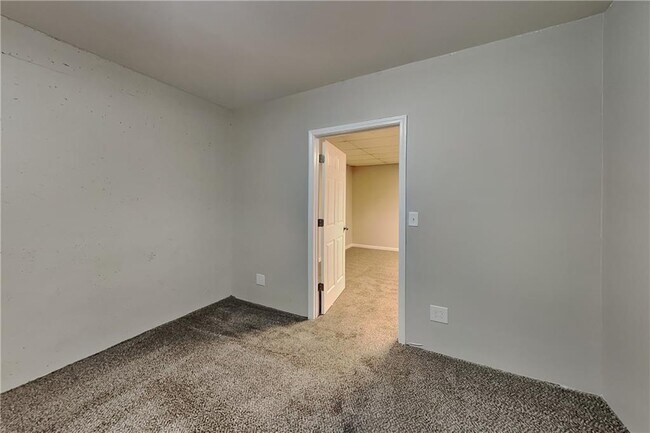 Building Photo - 58 Greenway Dr